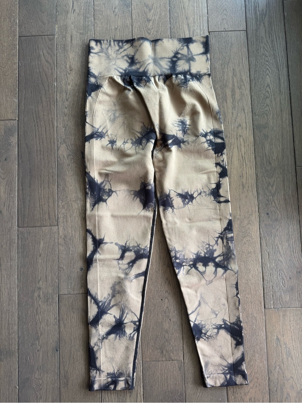 Women’s Tie-Dye Leggings in Tan and Black